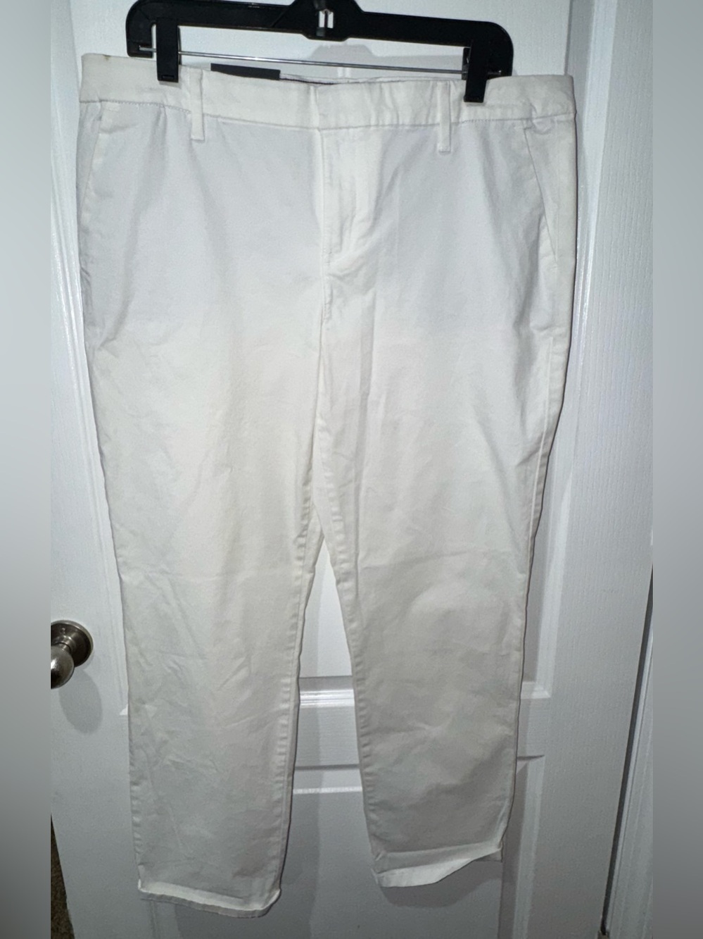 Womenโs Tommy Hilfiger White Chino Pants
